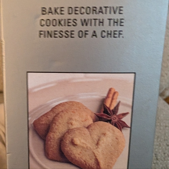 LIKE NEW Williams Sonoma Cookie and Pastry Press - Picture 3 of 11